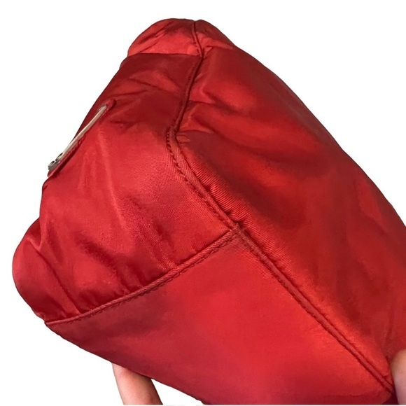 BIN046.12 Authentic Prada Italy Vintage Tessuto Red Nylon Shoulder Tote - Picture 9 of 12